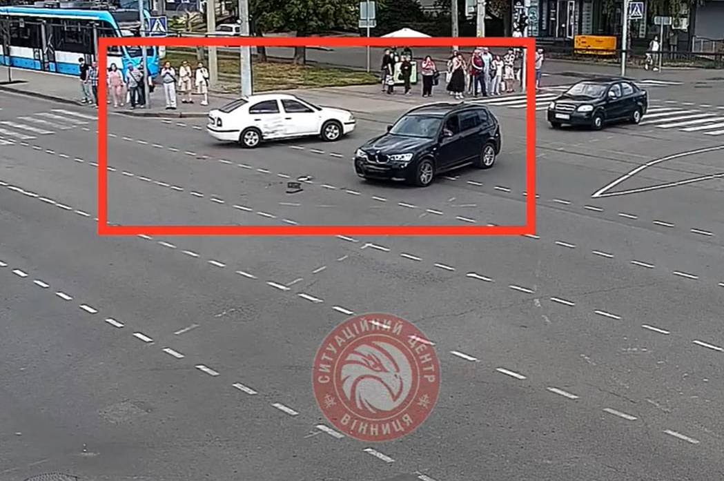 ДТП на Пирогова: у Вінниці зіткнулися два легковики