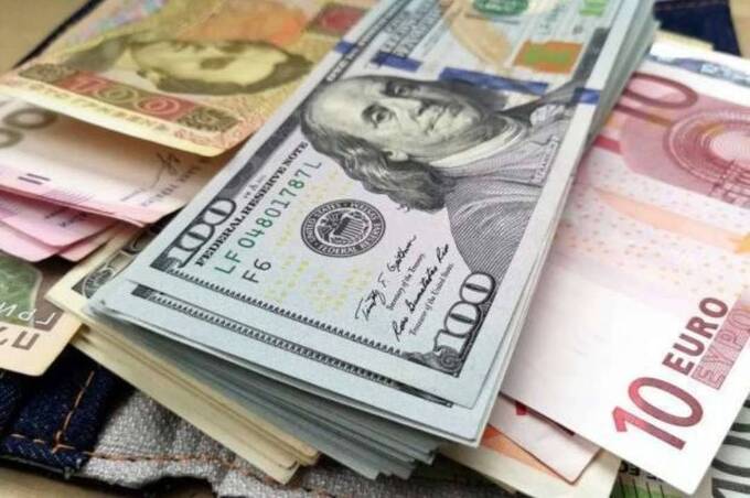 Курс валют на 22 серпня: скільки коштують долар, євро та злотий