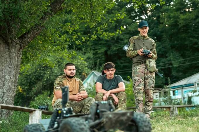 В Україні карають цивільних за носіння військової форми