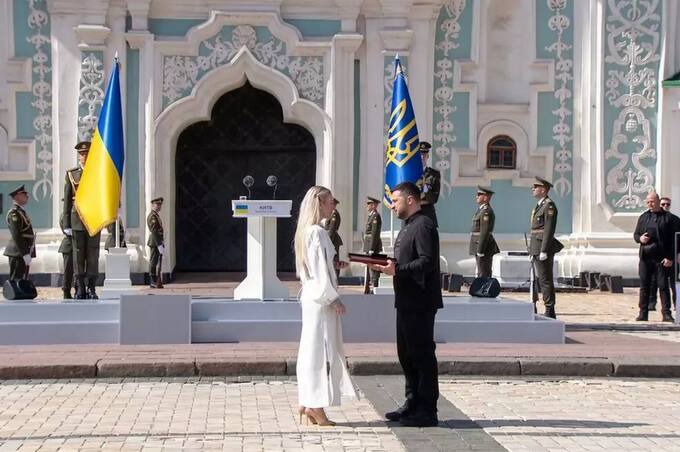 Президент вручив «Золоту Зірку» мамі загиблого Героя Назарія Гринцевича з Вінниці