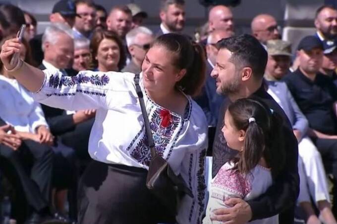 Президент нагородив 9-річну дівчинку з Вінниччини за порятунок молодших братів (відео)
