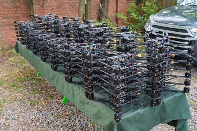 Пікап та 100 FPV-дронів Міжрегіональний координаційний гуманітарний штаб передав 3-му прикордонному загону ім. Євгенія Пікуса