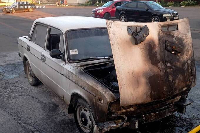 Внаслідок ДТП у Вінниці спалахнув автомобіль і постраждав водій