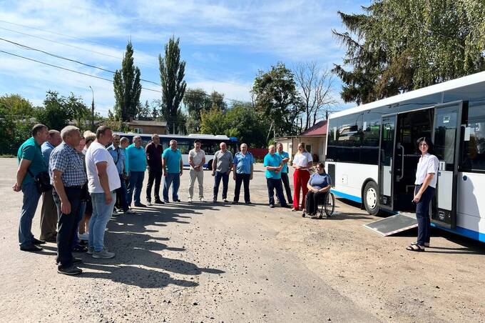 Як водії вінницьких автобусів навчаються допомагати пасажирам на кріслах колісних