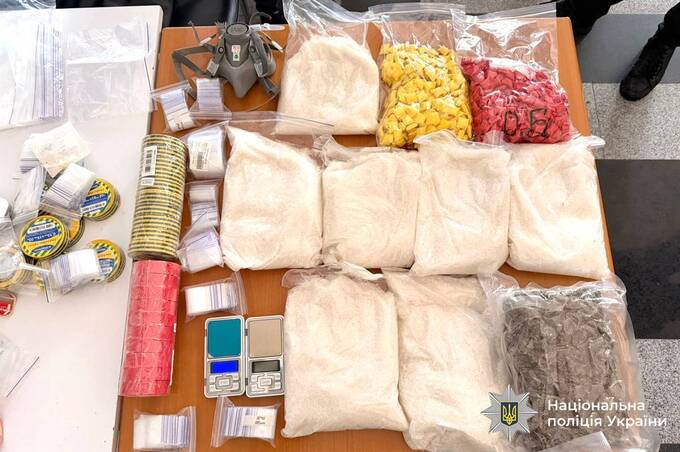 Понад 20 кг наркотиків і підпільна лабораторія: на Вінниччині викрили дві наркомережі