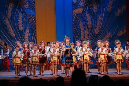 Близько тисячі танцюристів із п'яти країн цьогоріч виступали у Вінниці на фестивалі "Барвінкове кружало"