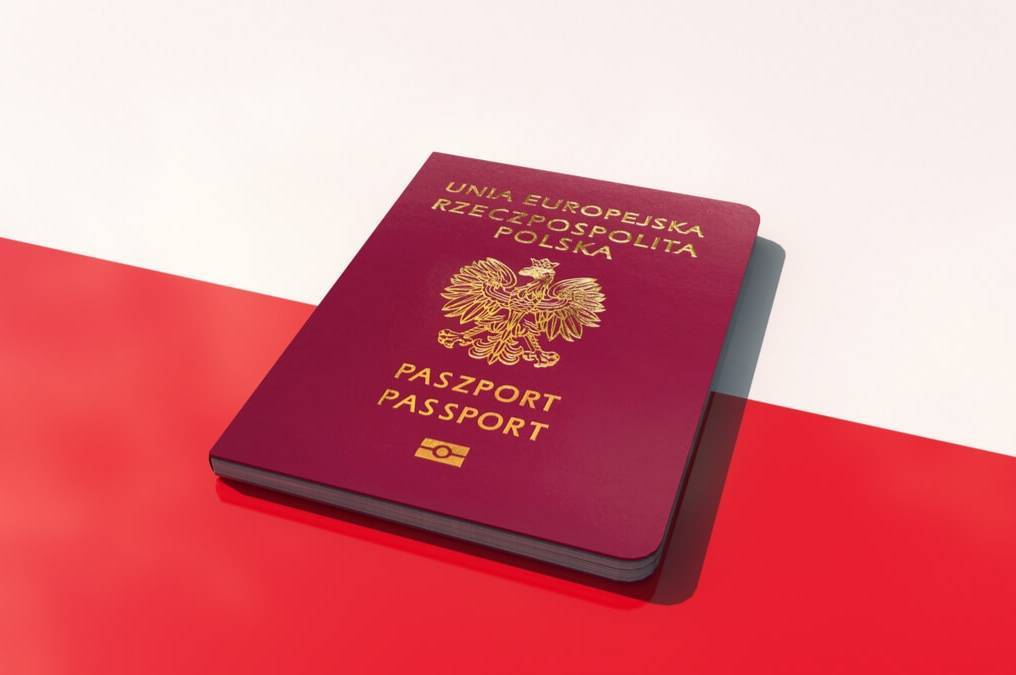 Скільки коштує польський паспорт і хто може за нього не платити