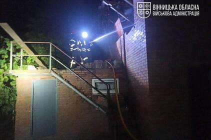 На Вінниччині внаслідок вечірньої атаки БпЛА загорівся приватний будинок