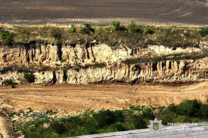 На Вінниччині викрили незаконний видобуток суглинку на мільйони гривень
