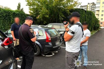 Правоохоронці затримали посадовця під час отримання хабаря від фермера