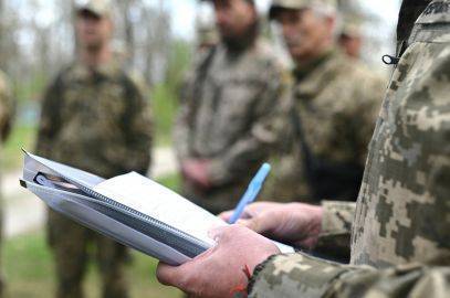 На Вінниччині цивільні заблокували автомобіль ТЦК та побили військовослужбовця