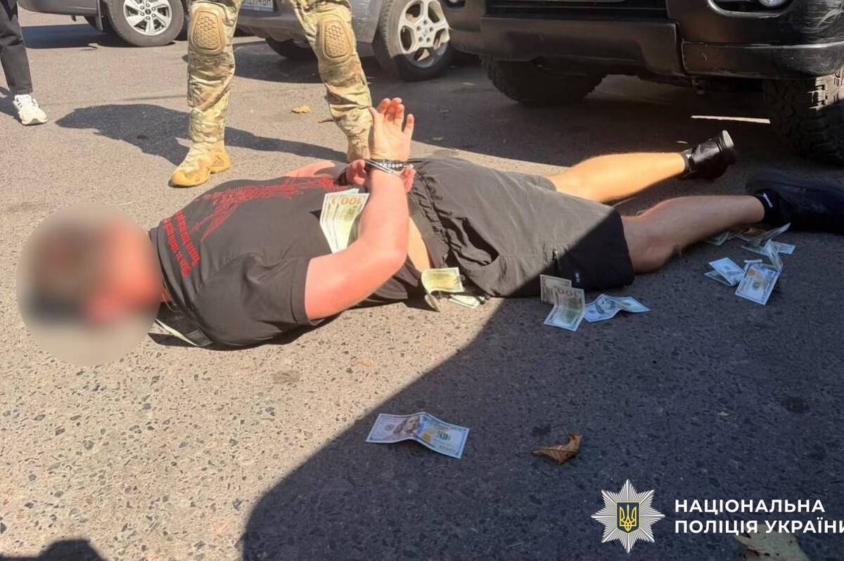 У Вінницькій області затримали злочинців за торгівлю зброєю та наркотиками (фото)