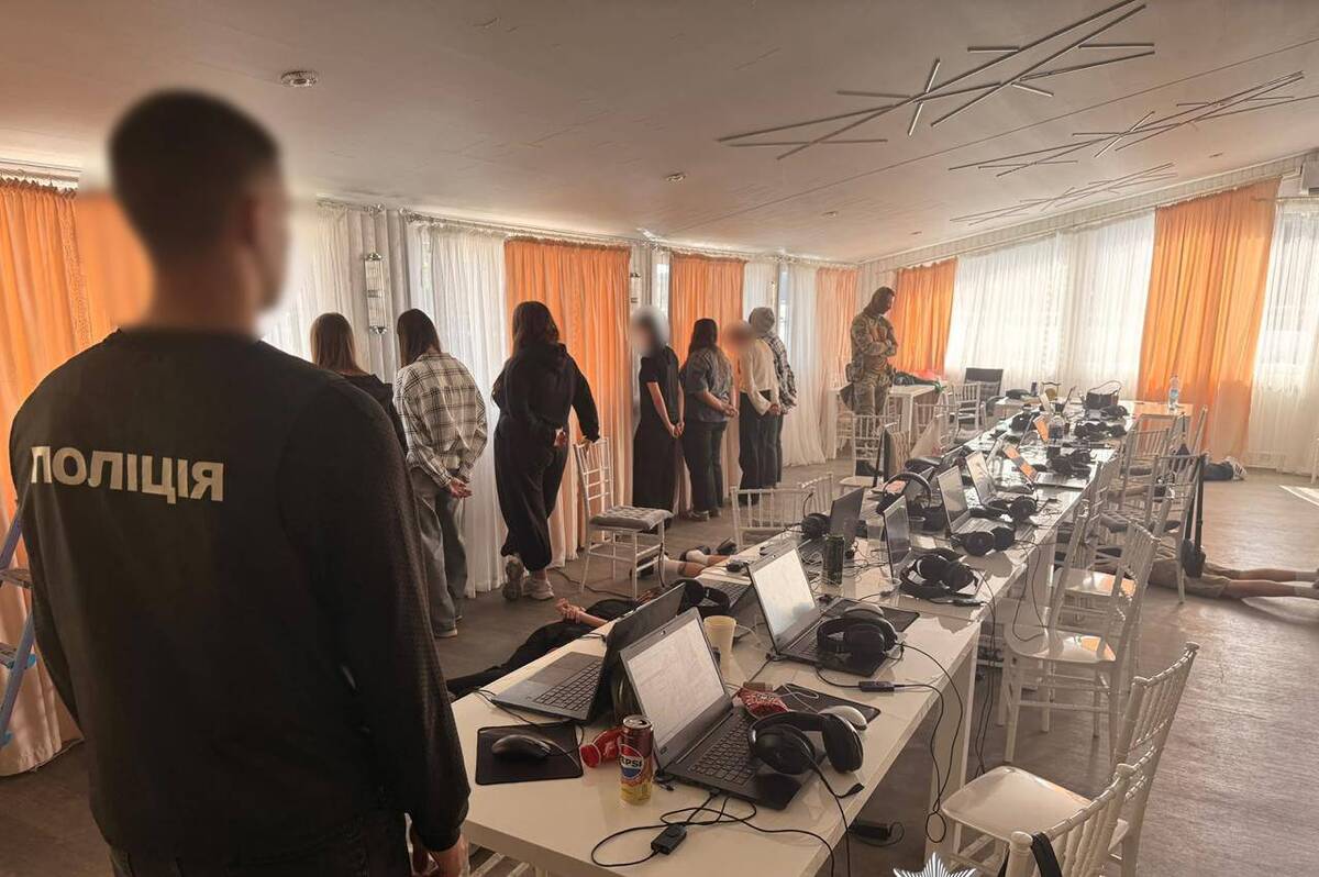 У Вінниці поліція припинила діяльність двох масштабних шахрайських кол-центрів (фото)