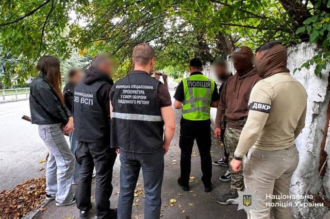 Поліція затримала двох зловмисників за підозрою у вимаганні грошей з матері військового