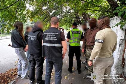 Поліція затримала двох зловмисників за підозрою у вимаганні грошей з матері військового