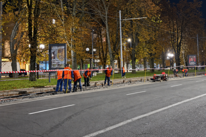 У Вінниці вночі ремонтують трамвайну колію на вулиці Пирогова