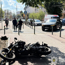 Поліцейські з'ясовують обставини двох ДТП за участю мотоцикла та пішохода