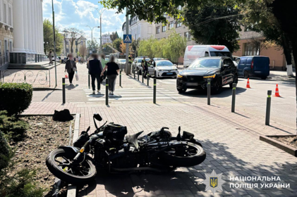 Поліцейські з'ясовують обставини двох ДТП за участю мотоцикла та пішохода