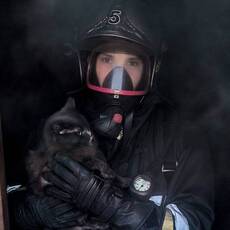 Вилізло на підвіконня: у Вінниці рятувальники врятували кошеня з пожежі
