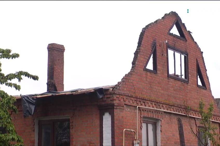 У селі Павлівка Калинівського району блискавка влучила в житловий будинок.