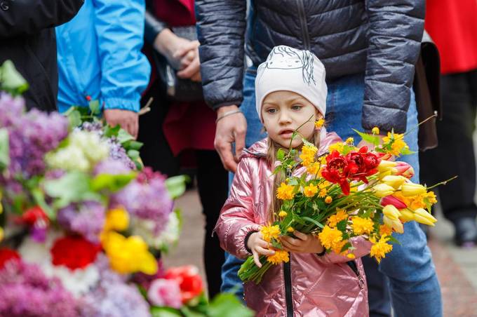 У Вінниці поклали квіти з нагоди Дня перемоги над нацизмом
