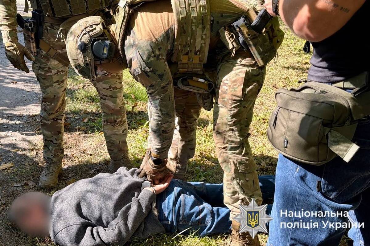 На Могилів-Подільщині поліцейські та СБУ викрили збут зброї