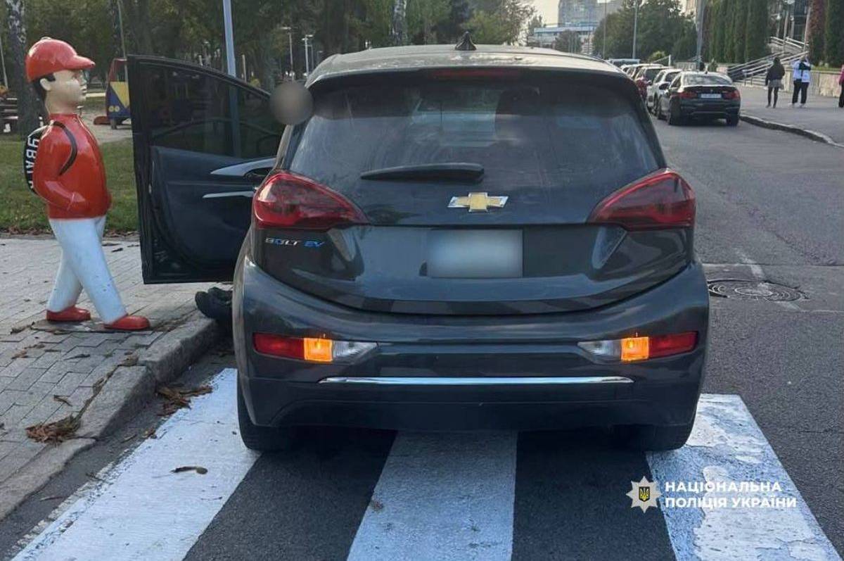 У Вінниці автомобіль збив 9-річну велосипедистку на переході