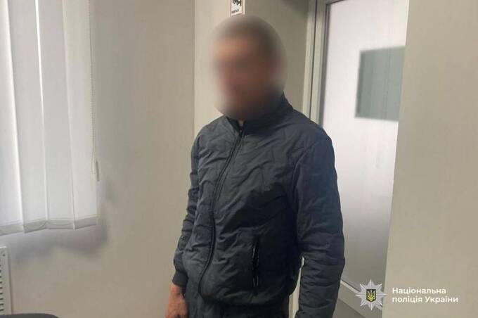 У Соболівці чоловік заліз до будинку сусідки та напав на її знайомого