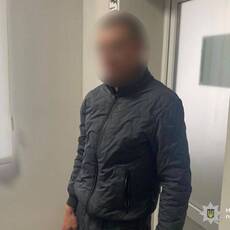 У Соболівці чоловік заліз до будинку сусідки та напав на її знайомого