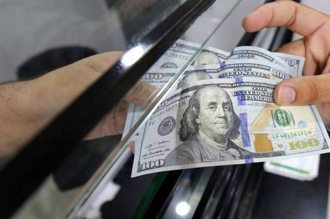 Долар та євро подешевшали: курс валют на 8 жовтня