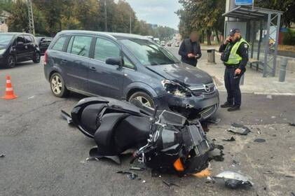 У Вінниці після зіткнення з автомобілем госпіталізували мотоцикліста