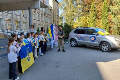 Вінницькі учні зібрали гроші на авто для випускника, який воює на Запорізькому напрямку