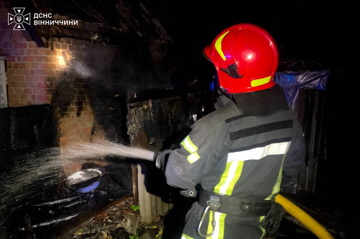 У Вінницьких Хуторах 70-річний чоловік обпікся, намагаючись загасити пожежу