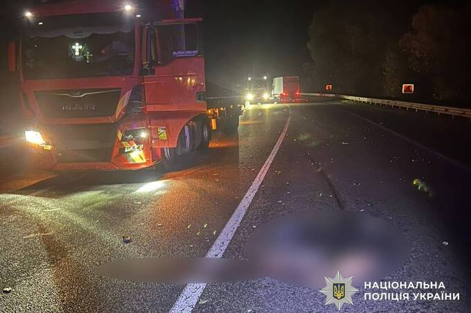 Смертельна аварія біля Немирова: пішохід загинув під колесами MAN