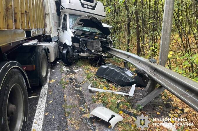 На об’їзній Вінниці сталася аварія за участю чотирьох авто: є травмована