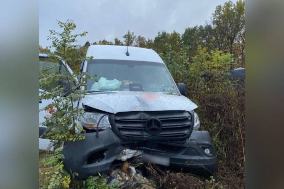 На Вінниччині Mercedes злетів у кювет: троє пасажирів у лікарні