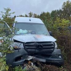 На Вінниччині Mercedes злетів у кювет: троє пасажирів у лікарні