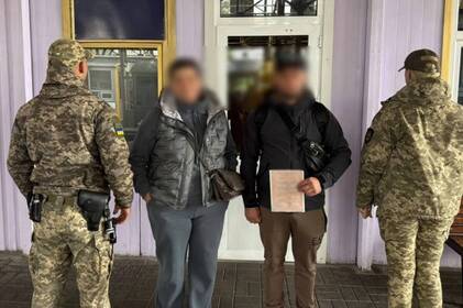 Одружився з майбутньою тещею заради виїзду за кордон: прикордонники викрили схему