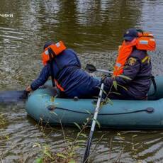 На Вінниччині рятувальники дістали з річки тіло чоловіка: що відомо