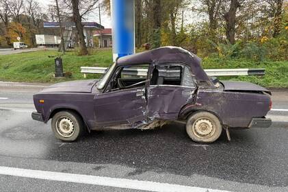 У Літині на Вінниччині зіткнулися ВАЗ і вантажівка Volvo: водія госпіталізували