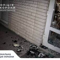 У Жмеринці вночі розбили вікно й двері магазину: поліція затримала підозрюваного
