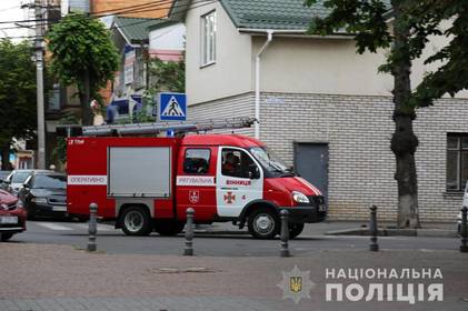 У Вінниці знову перевіряють інформацію про замінування - цього разу повідомили про вибухівки в 28 об'єктах У Вінниці знову перевіряють інформацію про замінування - цього разу повідомили про вибухівки в 28 об'єктах