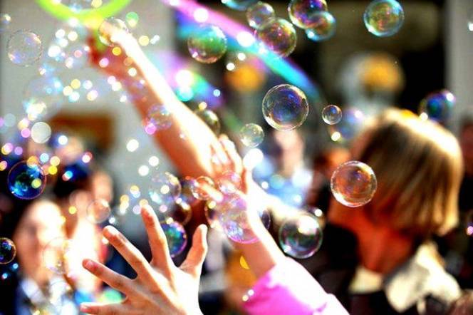 Вінничан запрошують на свято мильних бульбашок та у «Країну дитячих мрій»