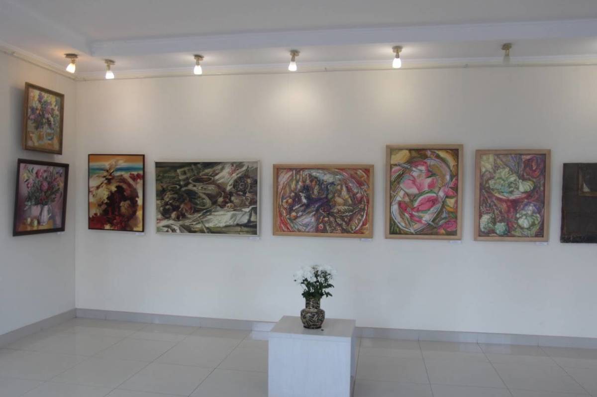 Квіти літа – відкрито збірну тематичну виставку вінницьких художників