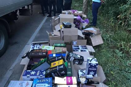На Вінниччині в вантажівці однієї з поштових служб виявили більше 8 тисяч фальсифікованого алкоголю На Вінниччині в вантажівці однієї з поштових служб виявили більше 8 тисяч фальсифікованого алкоголю