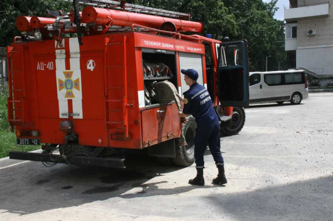 В Агрономічному рятувальники відкачували воду з підтопленого підвального приміщення