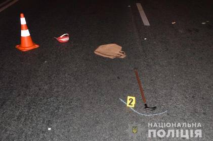 На вул. Київській під колесами авто загинув чоловік. Особу загиблого встановлює поліція
