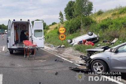 ДТП поблизу Вінниці: після зіткнення «Hundai» та «Opel» обидва водії потрапили до реанімації