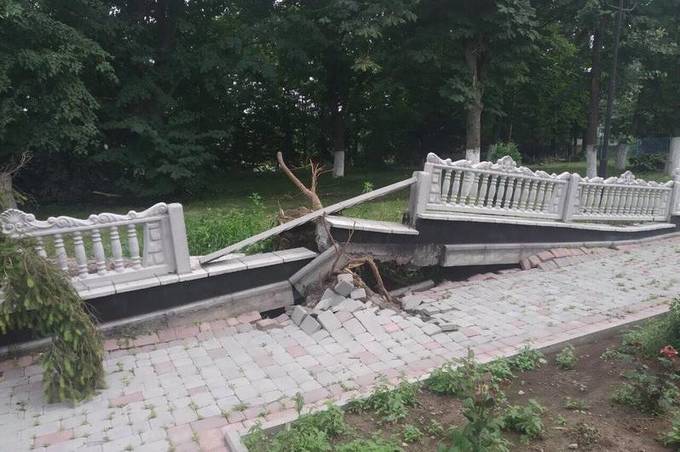 На Вінничинні бійці ДСНС продовжують ліквідовувати наслідки негоди
