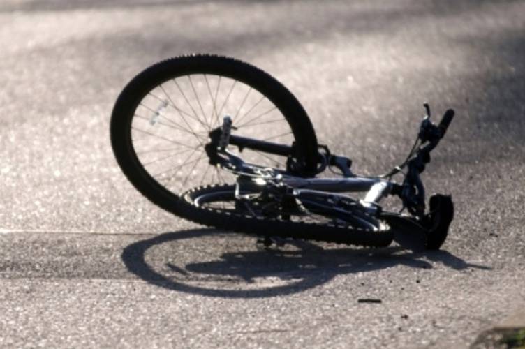 На Хмельницькому шосе збили велосипедиста, хлопець помер у лікарні